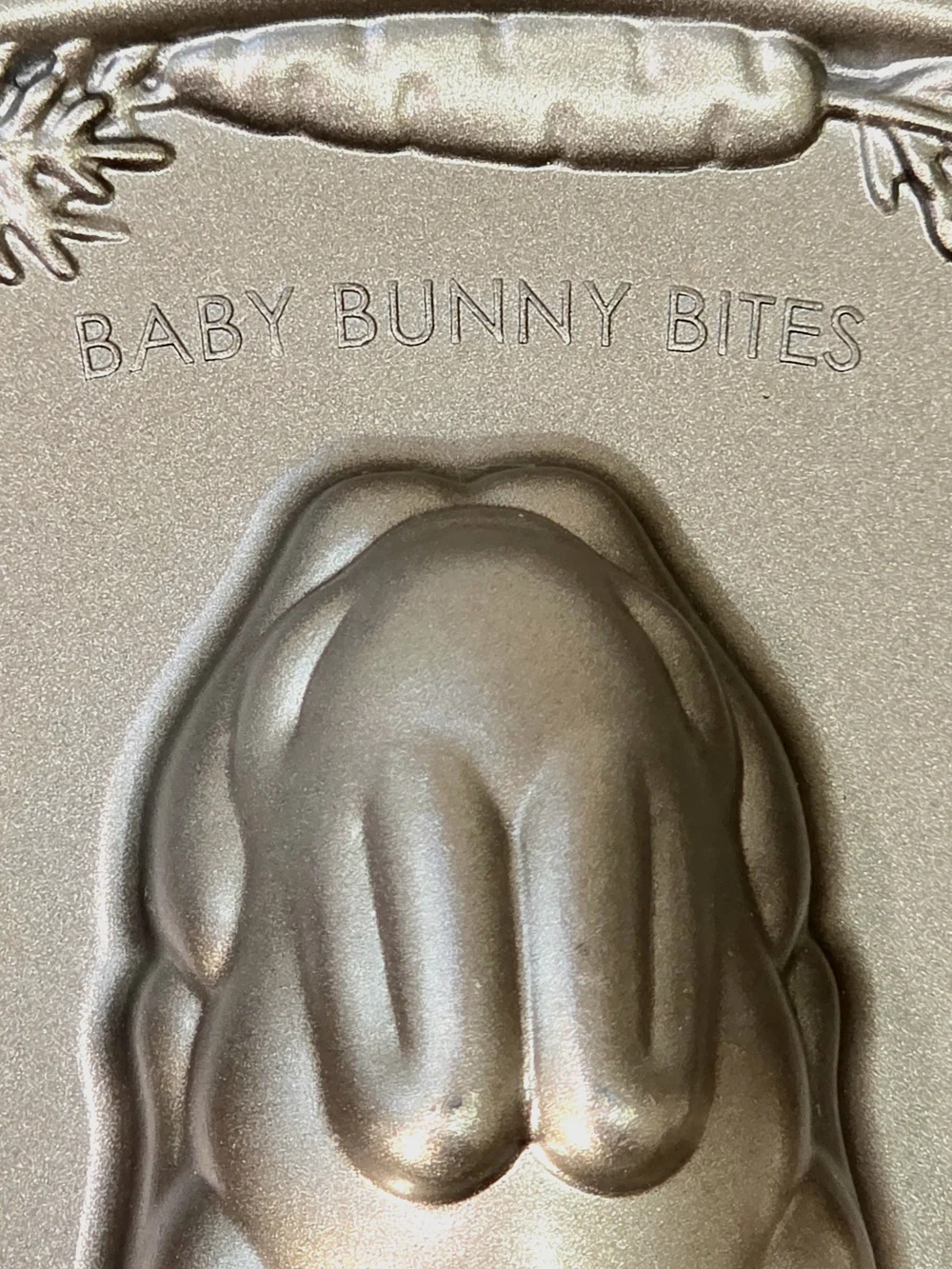 Nordic Ware Baby Bunny Bites Cakelet Pan 12 Mini Cake Cavity 2 Cup Easter Metal